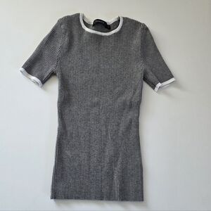 Zesica Gray Ribbed Knit Short Sleeve Sweater with White Trim  Size Small